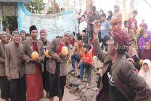 Tradisi cahe warga Desa Langsar, Kecamatan Saronggi (Temmy )