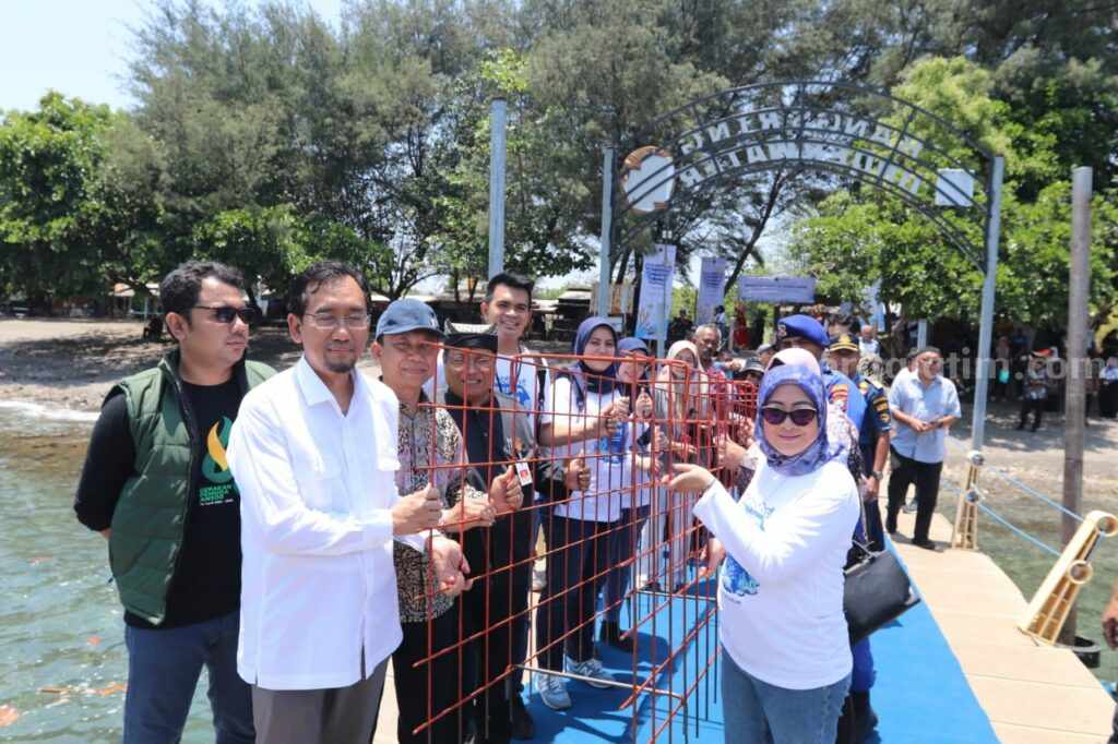 Universitas Brawijaya dan Pelni Konservasi Terumbu Karang di Bangsring Underwater Banyuwangi
