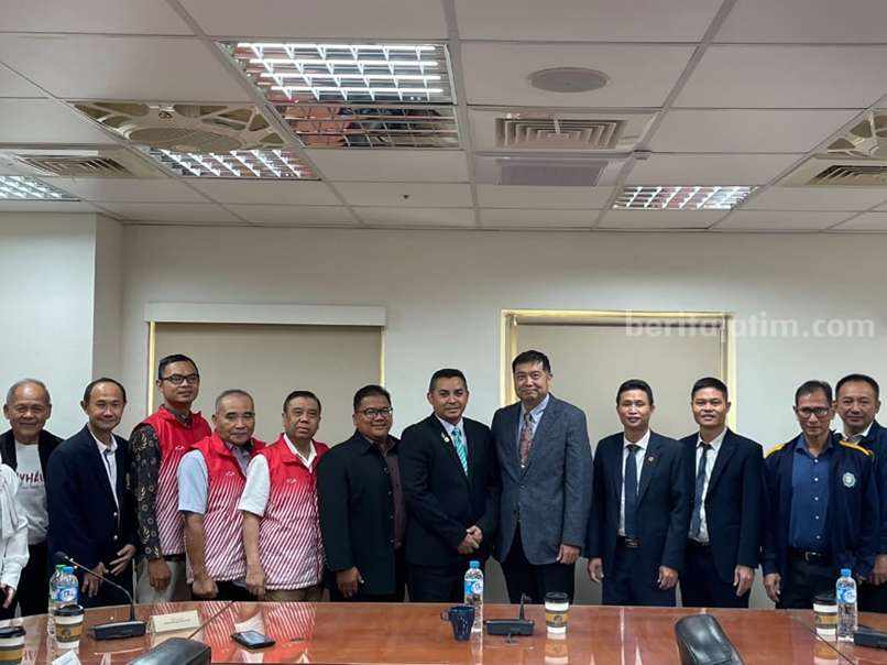 Penandatanganan kerjasama Unesa dan CCU.