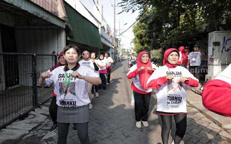 Warga Gubeng Surabaya ikut senam pagi Kowarteg pendukung Ganjar