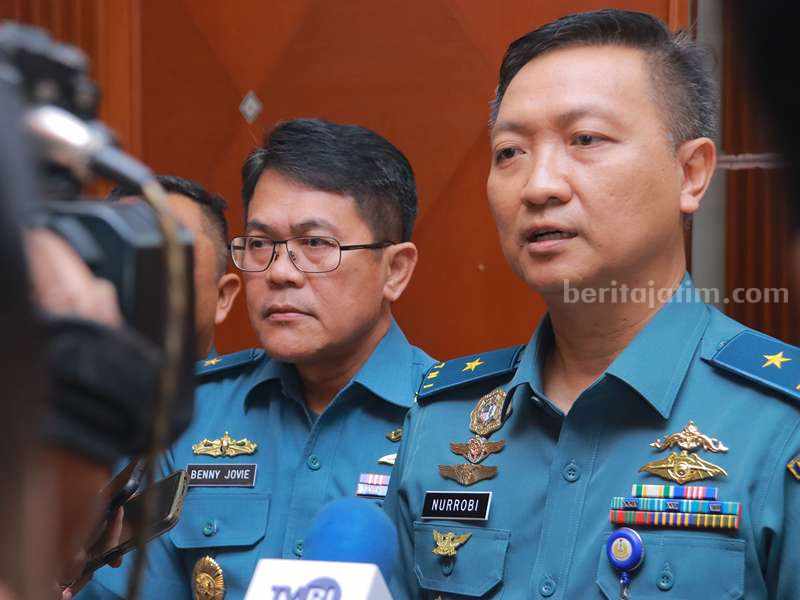 Kadiskesal Laksamana Pertama TNI Dr dr R M Tjahja Nurrobi MKes SpOT (K) Hand saat memberikan keterangan pada awak media.