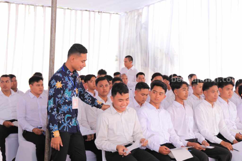 Para peserta yang mengikuti seleksi CPNS di Kemenkumham Jatim
