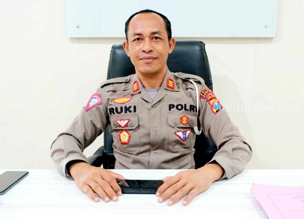AKP Rukimin, Kasat Lantas Polres Sampang (Foto: Zamachsari/beritajatim.com)