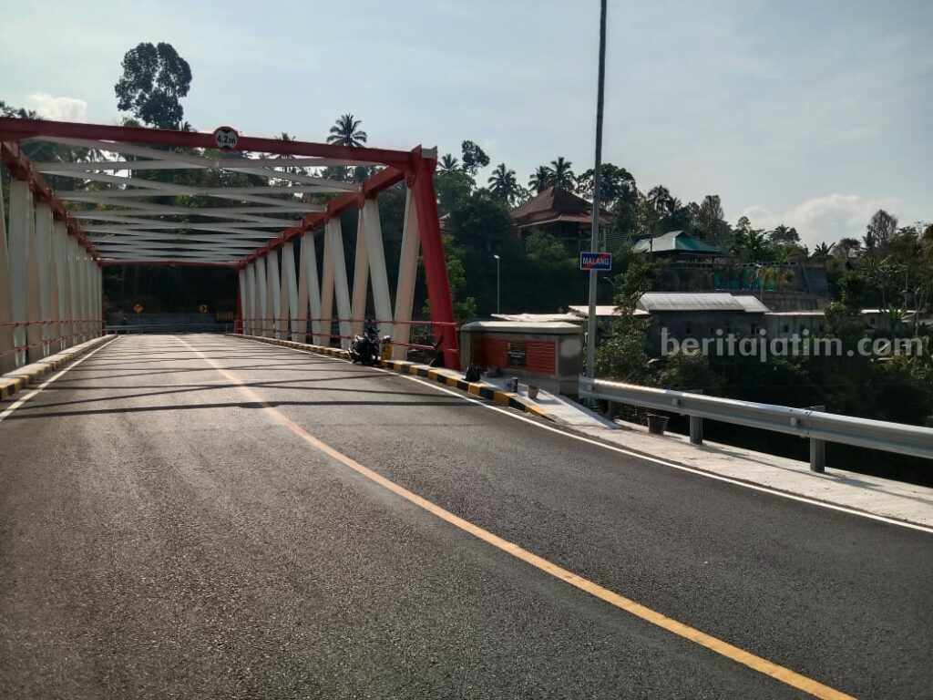 Jembatan Kali Glidik di Desa Sidorenggo, Kecamatan Ampelgading, Kabupaten Malang, sudah kembali normal, Jumat (10/11/2023).