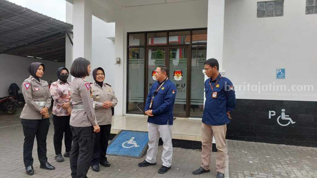 Silaturahmi Kasatlantas Polres Malang AKP Agnis Juwita bersama Komisioner KPU Kabupaten Malang, Jumat (10/11/2023).
