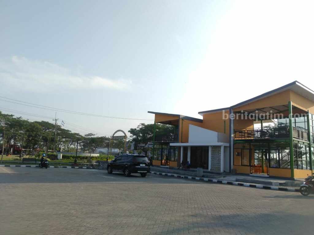 Terminal Angkot Bunder Gresik Disulap Jadi Taman Bekas terminal angkot Bunder Gresik berubah wajah menjadi taman dan sentra UMKM