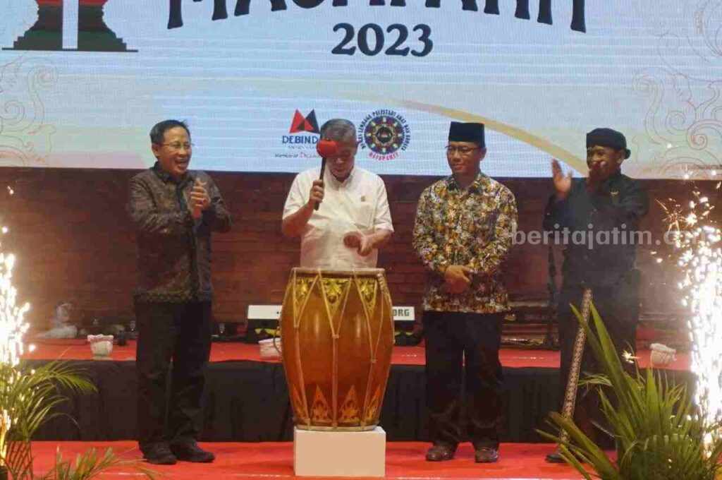Prosesi Bersih Diri Air Suci 7 Sumber Warnai Penutupan Pekan Budaya Majapahit Mojokerto Pekan Majapahit