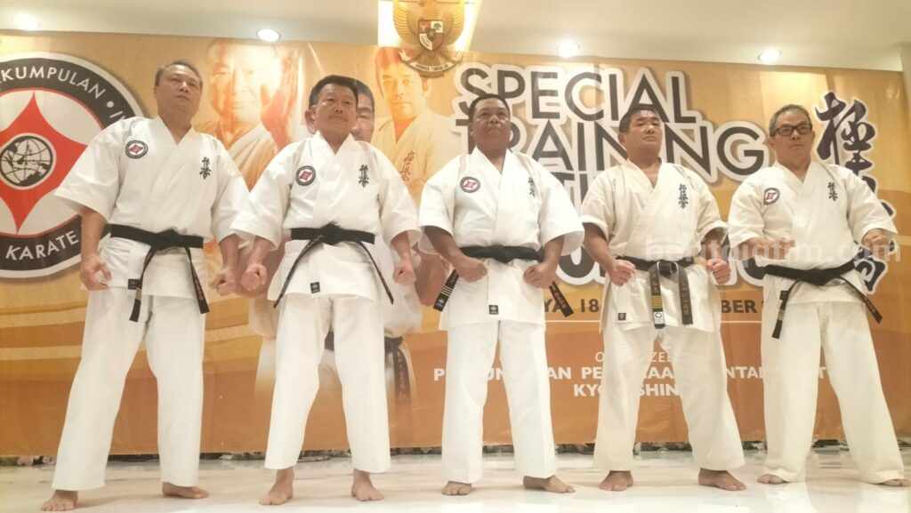 Dari kiri : Erick Sastrodikoro, Tjandra Sridjaja Pradjonggo, Farid Makruf, Satoshi Yui, Yunus