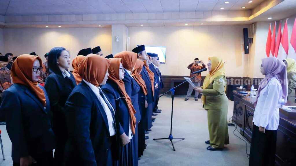 Foto pengukuhan LKS Gresik untuk mengentas kemiskinan