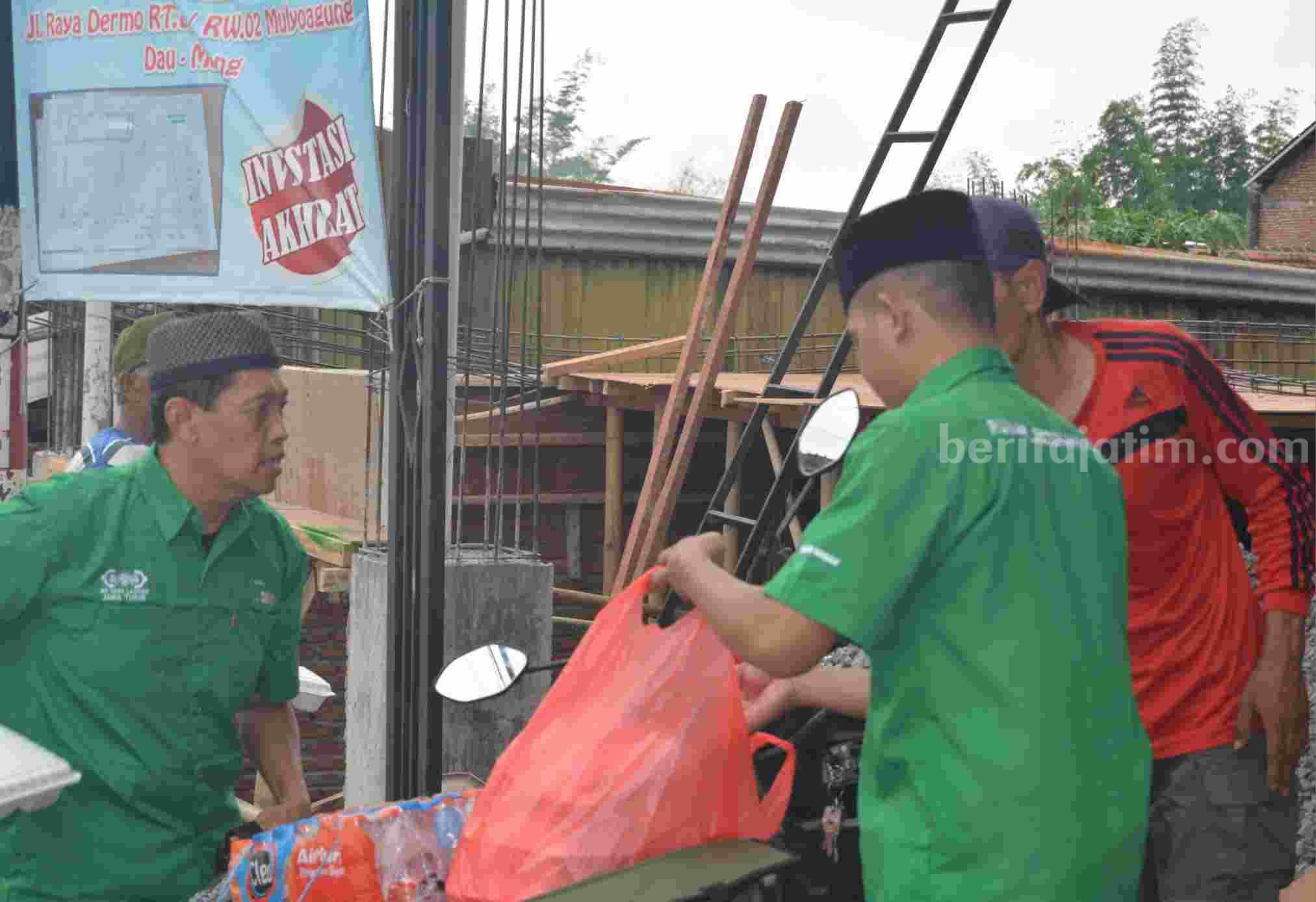 Sedekah Jumat On The Road diadakan Rumah Sedekah NU (Foto: Istimewa)