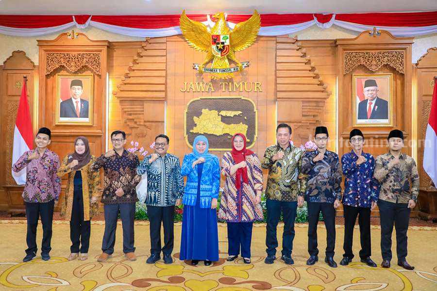 Lantik Anggota Komisi Informasi Jatim 2023-2027, Khofifah: Segera Tancap Gas! Khofifah Indar Parawansa