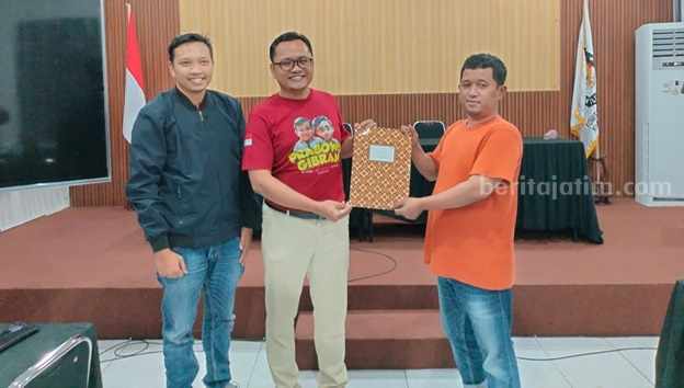 TKD Prabowo-Gibran Lamongan Serahkan Susunan Tim Kampanye ke KPU prabowo