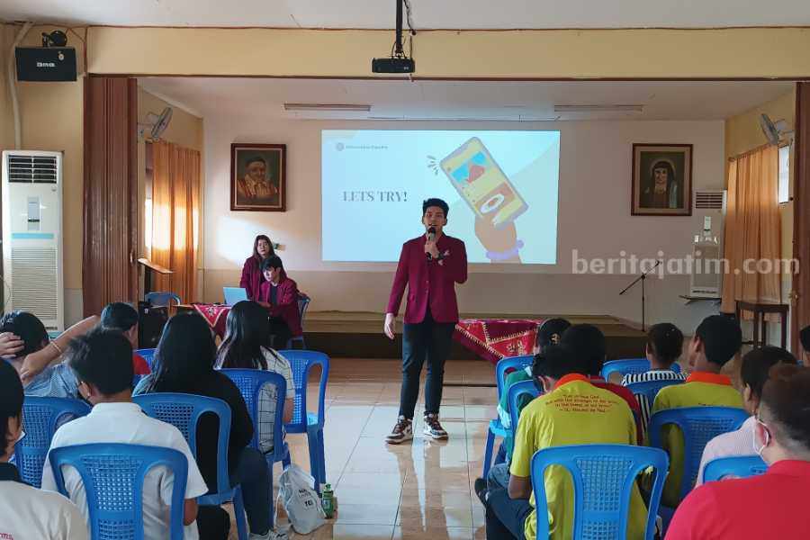 Fikom Universitas Ciputra dan SSV Gelar Workshop Mobile Photo dan Video Editing ikom Universitas Ciputra dan SSV saat menggelar Workshop Edukatif Tentang Photo Mobile dan Video Editing di SMP Katolik Santo Vincentius Surabaya.