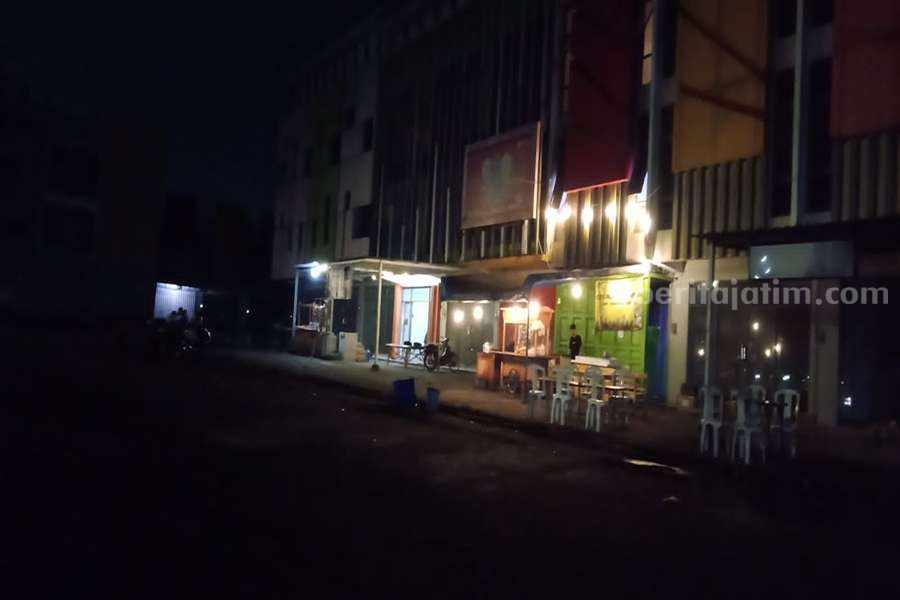 Situasi Gempol 9 Avenue saat malam hari.
