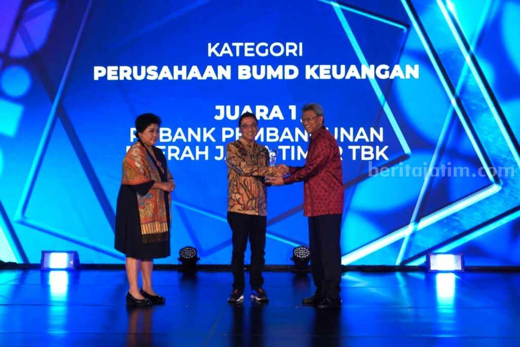 Bank Jatim Raih Juara Satu ARA 2022, Pertahankan Posisi sebagai Pelopor Pelaporan ESG