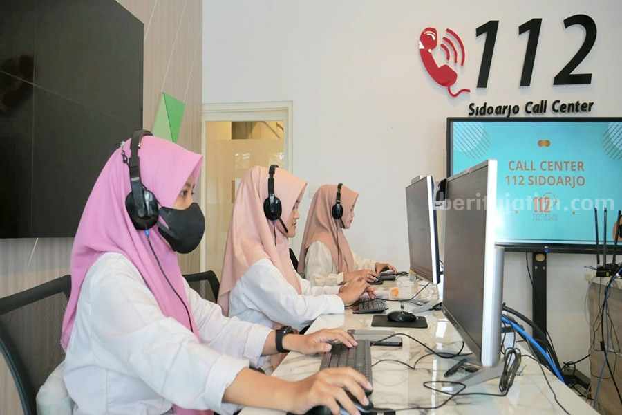 Petugas Call Center 112 Sidoarjo