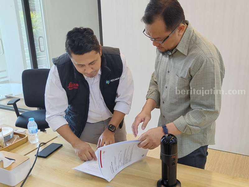 Penandatanganan MoU penghibahan software Leica Cyclone antara PT Leica Geosystem Indonesia dan PT Sonar Nusantara Utama dengan Departemen Teknik Geomatika ITS.