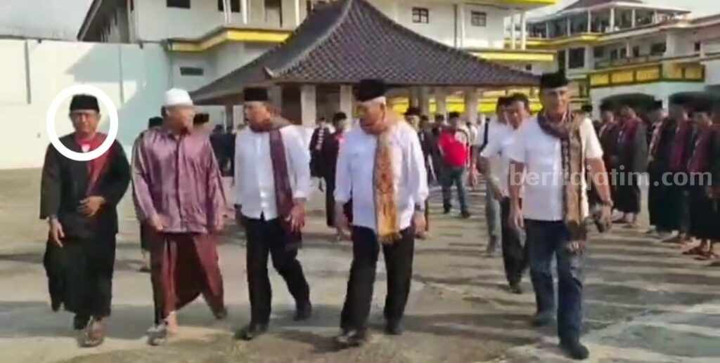 Terlibat Deklarasi Paslon, PNS Bangkalan Dipanggil Bawaslu Tangkapan layar kegiatan di Ponpes di Bangkalan (Foto: Zamachsar/beritajatim.com)