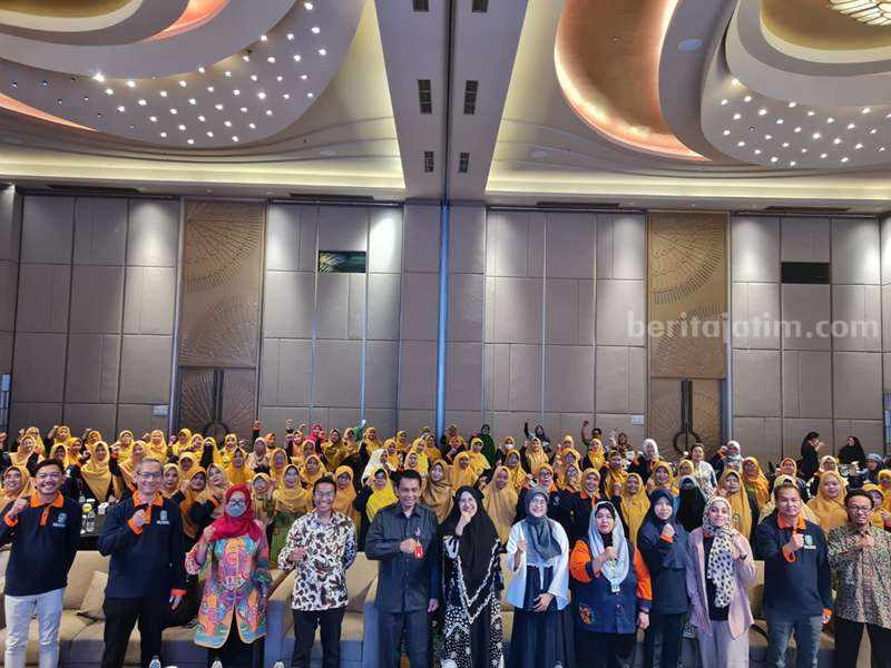 Pertemuan Edukasi Gema Cermat, Alkes, dan PKRT kepada 100 Kader Kesehatan.