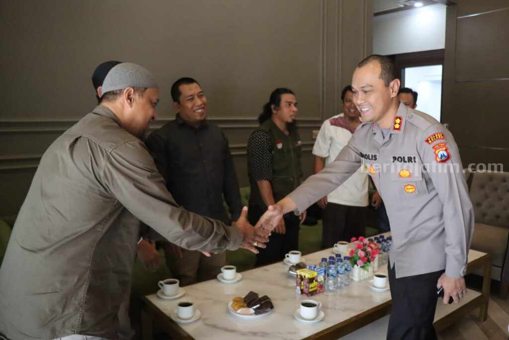 Kapolres Malang Ajak Mantan Napiter Sinergi Jaga Kamtibmas Kapolres Malang AKBP Putu Kholis Aryana, saat bertemu eks Napiter, Kamis (30/11/2023).