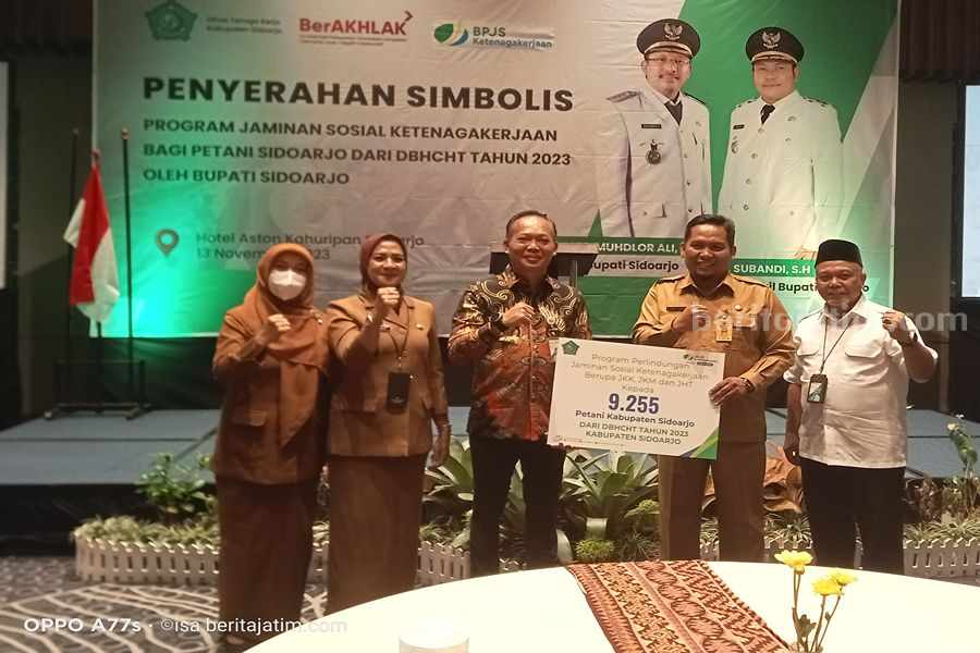 Simbolis. Penyerahan jaminan sosial BPJS Ketenagakerjaan