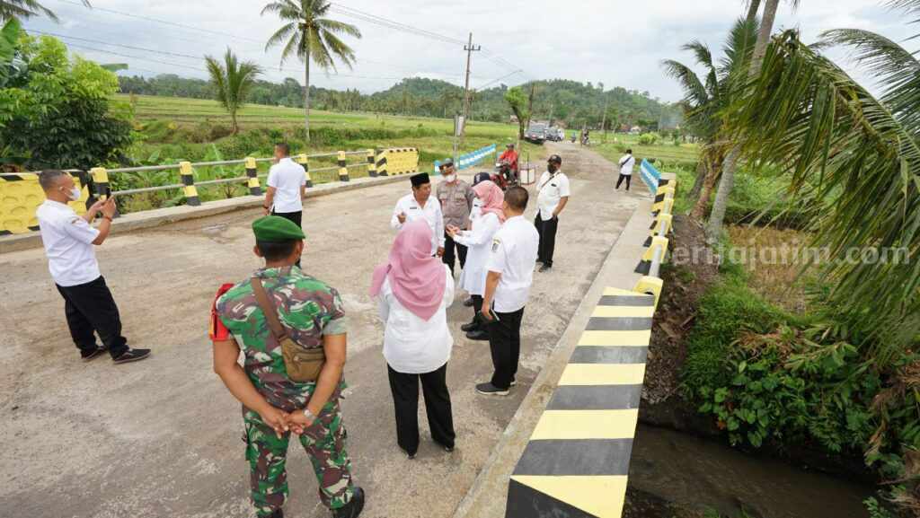 Banyuwangi Target Pembangunan Jembatan Selesai Akhir Tahun Banyuwangi targetkan pembangunan jembatan selesai di akhir tahun 2023.