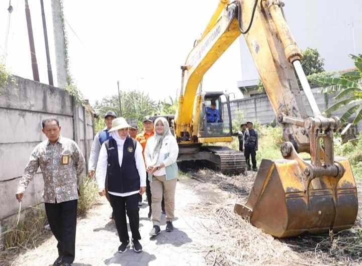 Gubernur Khofifah Ajak Daerah Lain Aktif Lakukan Pengerukan Sungai Jelang Musim Hujan