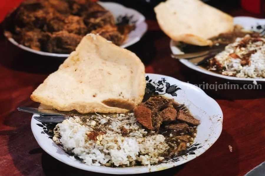 6 Rekomendasi Warung Rawon di Surabaya Bercita Rasa Otentik Rawon, makanan khas Jawa Timur. (Sumber foto: Instagram/kulinersby)