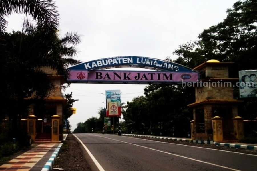 Deretan Nama Desa Unik dan Lucu di Lumajang Gapura Kabupaten Lumajang. (Sumber foto: Instagram/r4dit3)