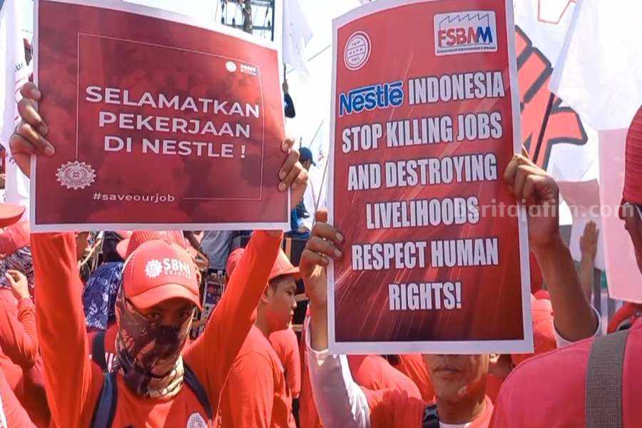 Sejumlah mantan Karyawan PT Nestle Indonesia yang berada di Pasuruan saat lakukan Demo.