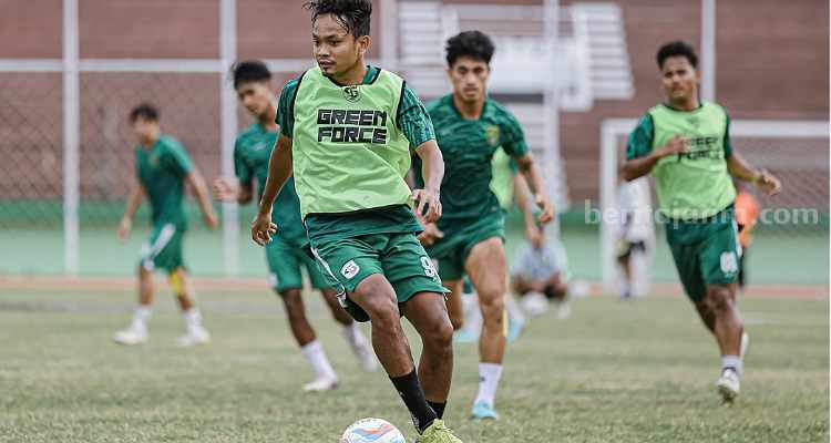 Persebaya Surabaya latihan di Stadion Gelora Delta Sidoarjo. (Way)