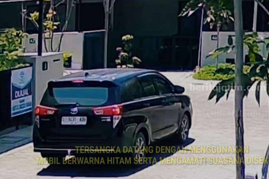 Maling Bobol 3 Rumah Mewah di Surabaya Secara Bersamaan Mobil jenis SUV yang digunakan pelaku untuk membobol 3 rumah mewah di Surabaya, Kamis (16/11/2023). (Foto/ist).