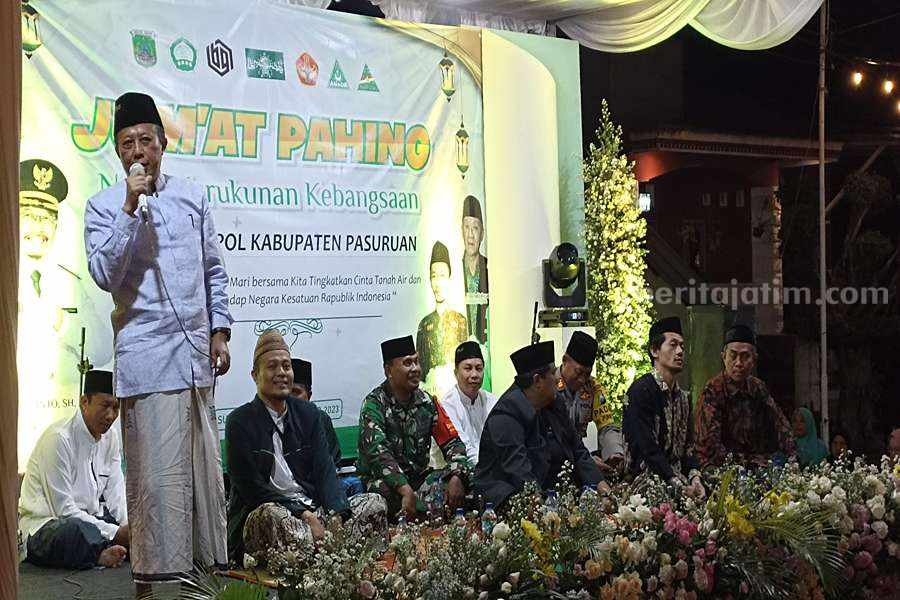Kepala Badan Kesatuan Bangsa dan Politik (Bakesbangpol) Kabupaten Pasuruan, Eddy Supriyanto saat memberikan pesan kepada jamaah.