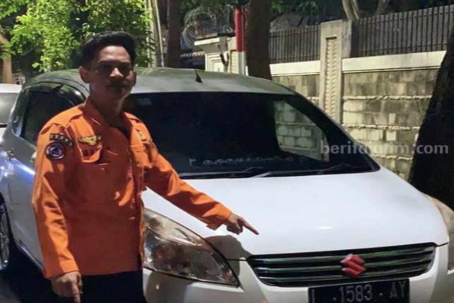 Salah satu mobil yang menjadi sasaran bandit pecah kaca mobil di area parkir Balai Kota Surabaya.