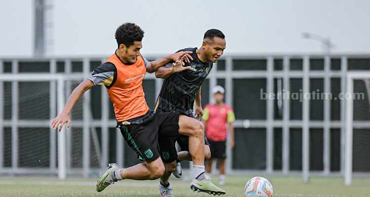 Ofan saat berlatih bersama Persebaya Surabaya. (Way)