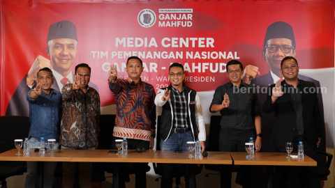 Jubir TPN Aiman Witjaksono Didampingi Seribu Pengacara
