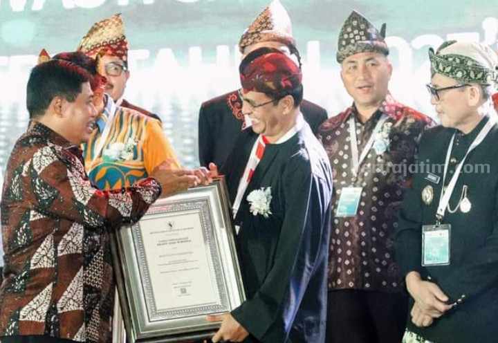 Pemkab Pamekasan Menerima Penghargaan dari Kemenkes RI