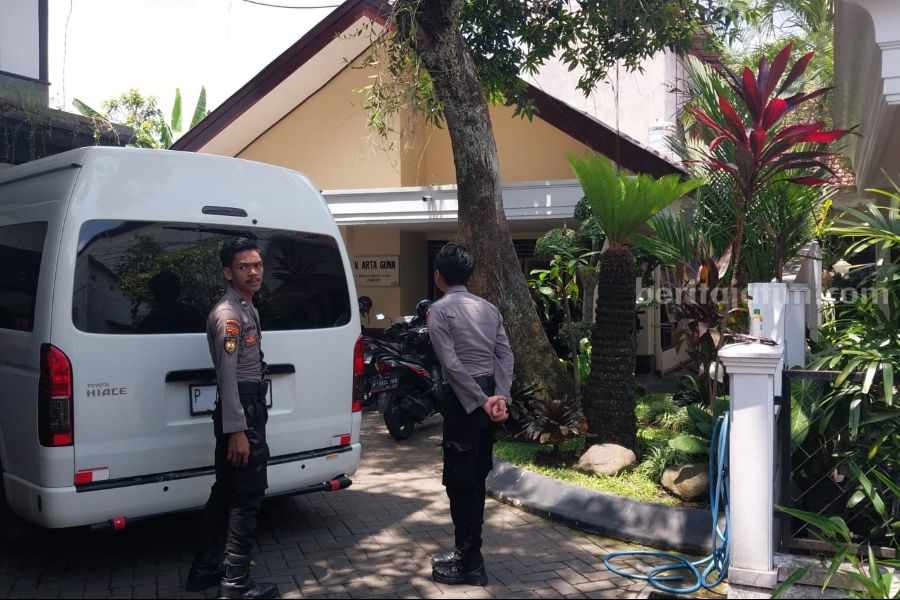 KPK Geledah Kantor Kontraktor di Jember
