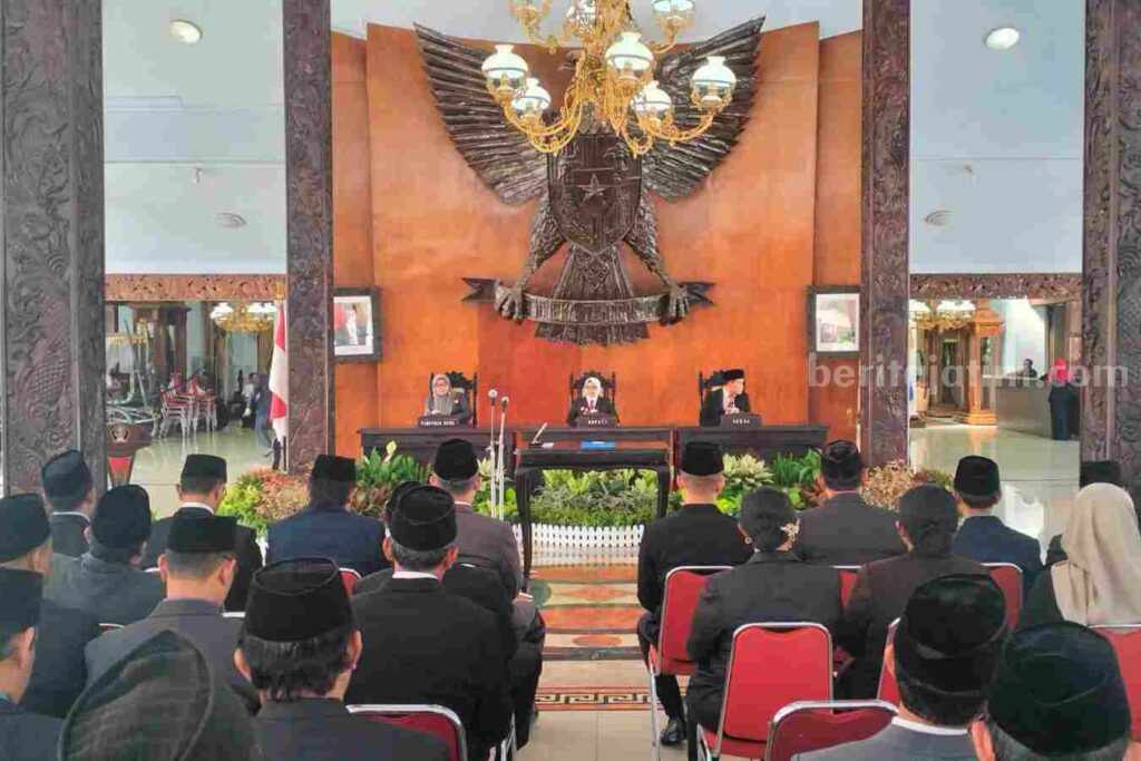 Bupati Blitar Mutasi Besar-besaran di Akhir Jabatan Kegiatan Mutasi yang dilakukan oleh Bupati Blitar.