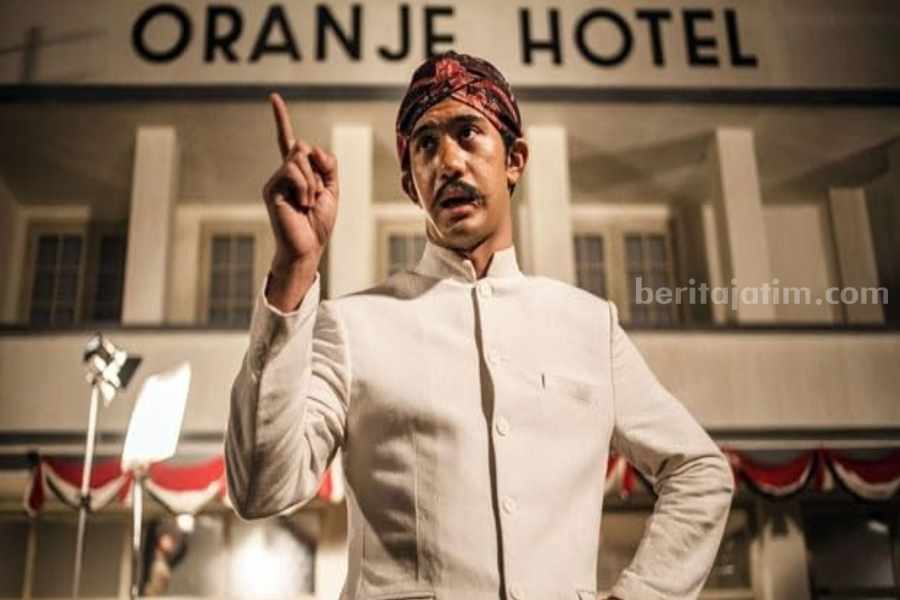 Deretan 8 Film Bertema Hari Pahlawan, Ada Kisah Surabaya Foto: Cuplikan film Guru Bangsa: Tjokroaminoto. (IMDb.com)