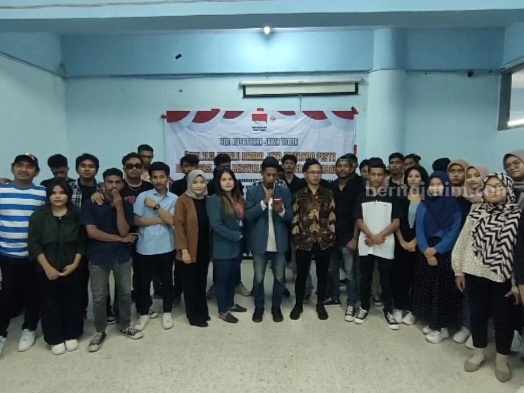 Deklarasi Pemilu Damai 2024 BEM Nusantara Jatim di Unitomo Surabaya.