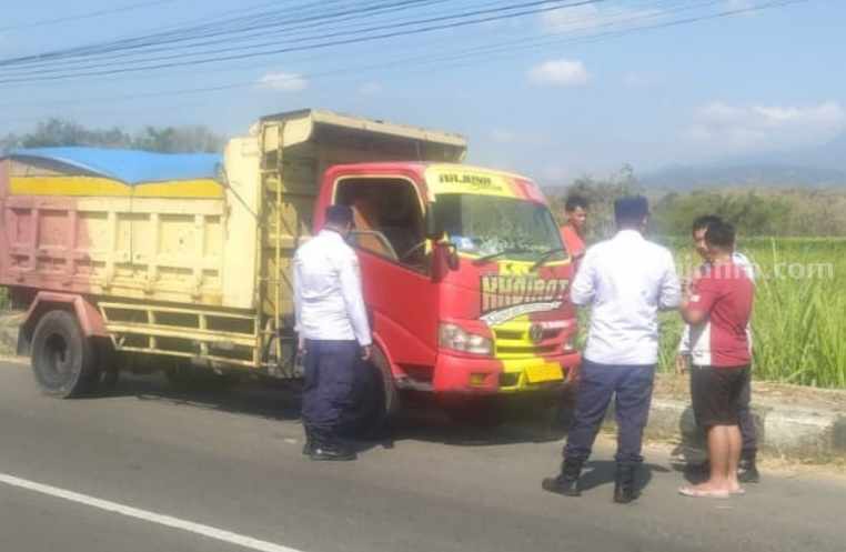 Petugas Dishub Magetan Dituduh Hanya Cari Foto Kemudian Biarkan Truk ODOL Lewat magetan