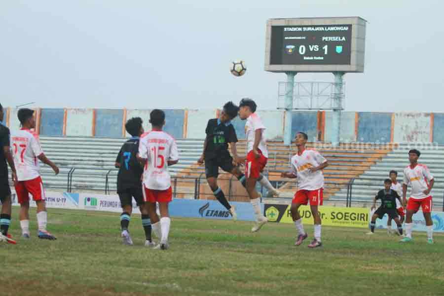 Tim Persela U-17 yang berhasil menundukkan Bojonegoro FC dalam laga kedua, grup 3 Piala Soeratin U-17 Asprov PSSI Jawa Timur.