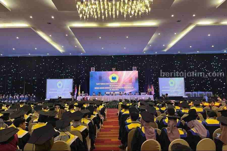 Ubhara Kukuhkan Wisuda Sarjana ke-55 dan Magister ke-30 Ubhara