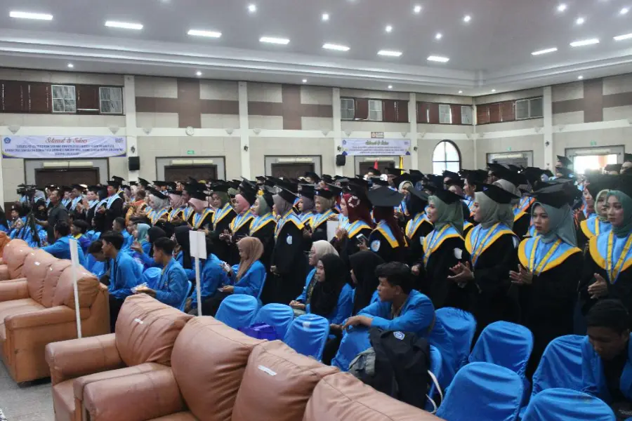 Sebanyak 417 Mahasiswa Unirow Tuban Resmi Diwisuda