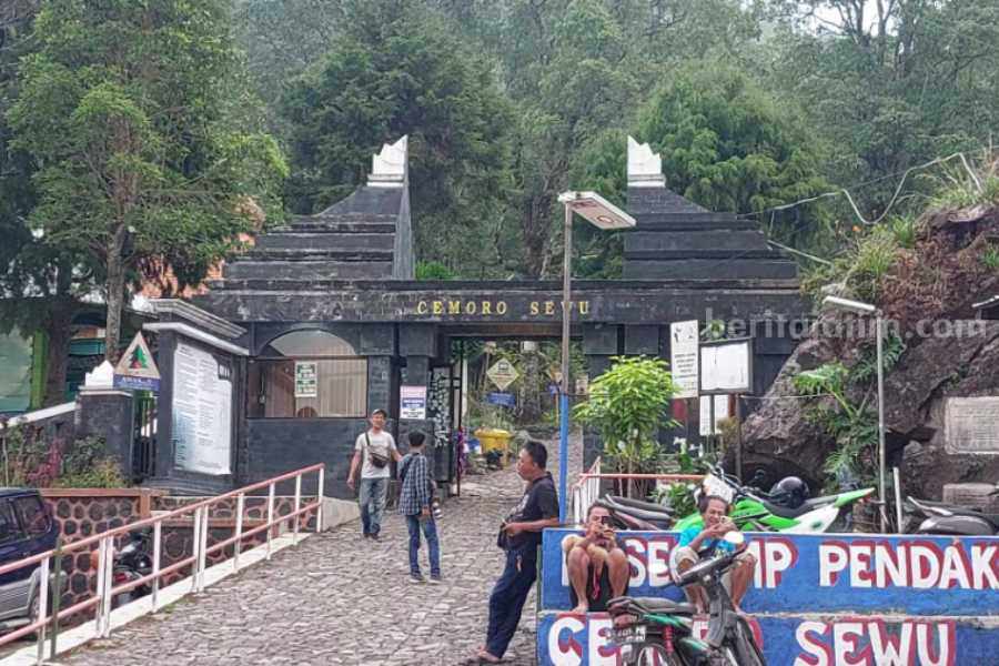 Jalur pendakian Gunung Lawu via Cemoro Sewu resmi dibuka pada Senin (20/11/2023) pukul 16.30 WIB.