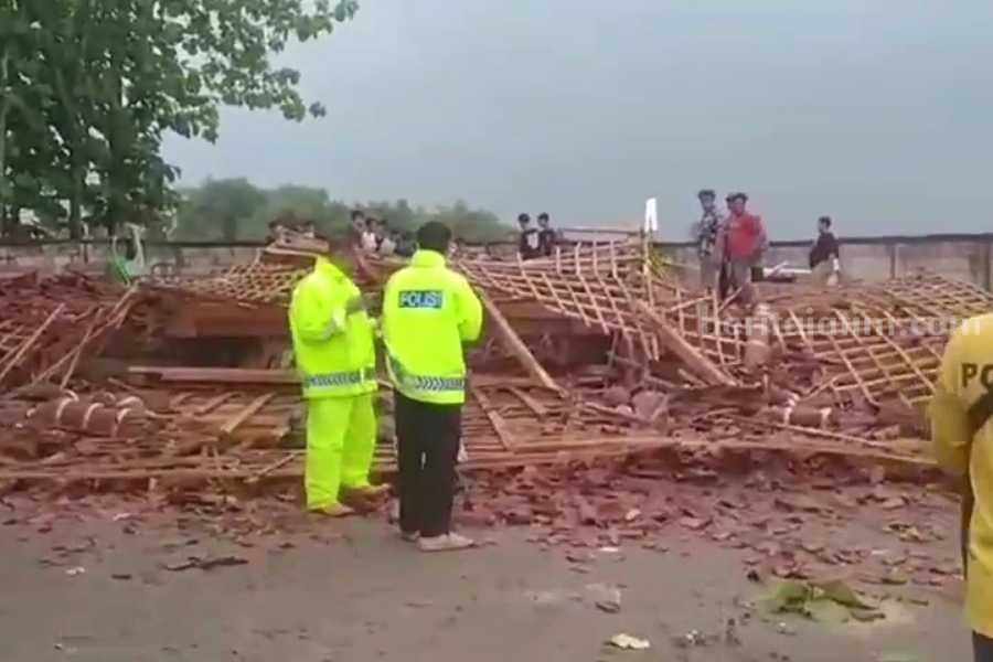 Padepokan Perguruan Silat Ngawi Ambruk Disapu Angin Kencang Padepokan Perguruan Silat Ngawi Ambruk Disapu Angin Kencang