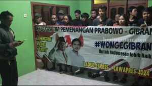 WongeGibran Malang Dukung Prabowo Pimpin Indonesia 2024 #WongeGibran DesaKromengan Kabupaten Malang (Brama Yoga- beritajatim.com)