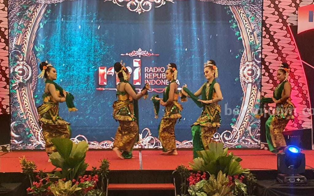 RRI Menjaga Kearifan Lokal di Era Digital