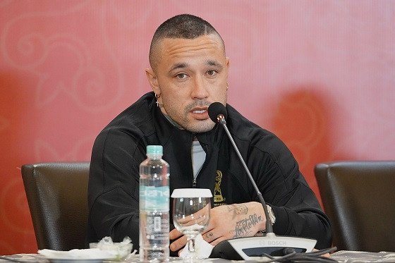 Radja Nainggolan saat memberikan keterangan pers pada Rabu (8/11/2023). Foto: PSSI